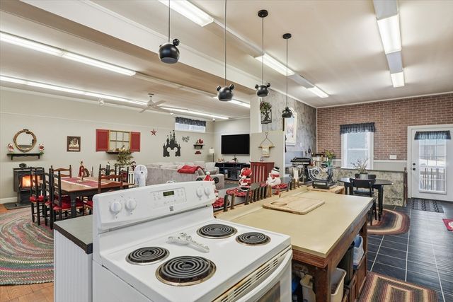 293 Pine St, Gardner, MA 01440