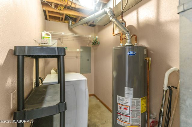 1813 W MAIN STREET, Jefferson City, MO 65109