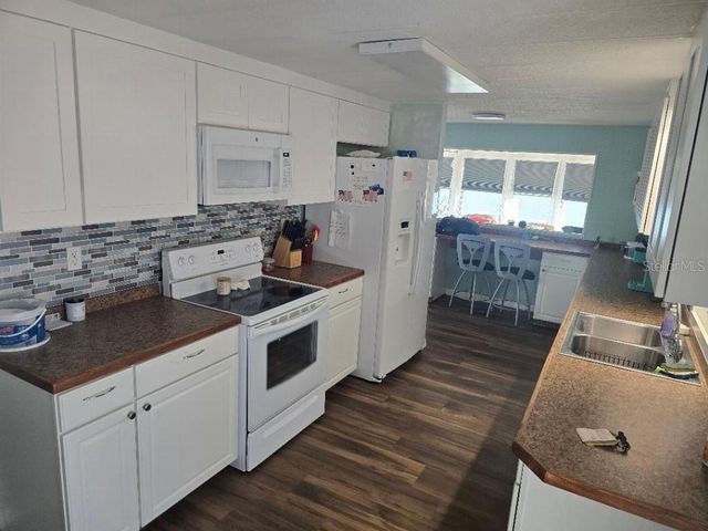 808 53RD AVENUE E 117, Bradenton, FL 34203