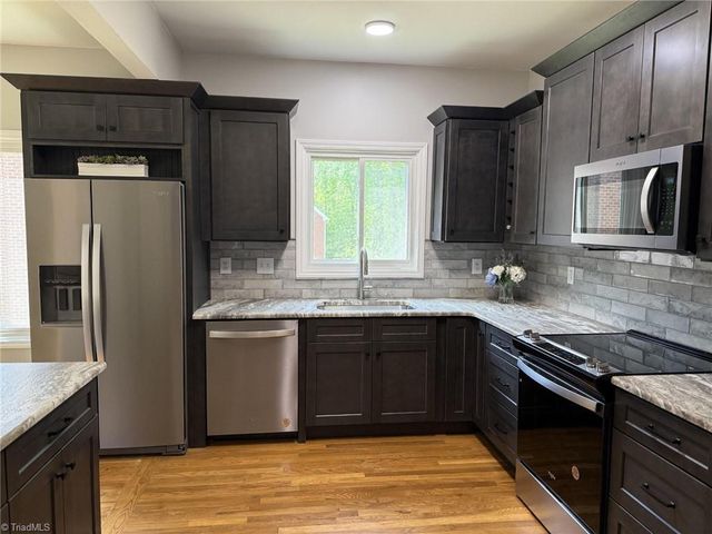 2528 Treetop Lane, Winston-salem, NC 27101