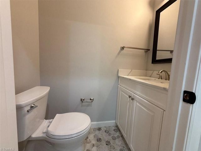 2528 Treetop Lane, Winston-salem, NC 27101