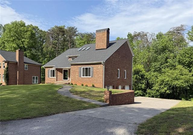 2528 Treetop Lane, Winston-salem, NC 27101