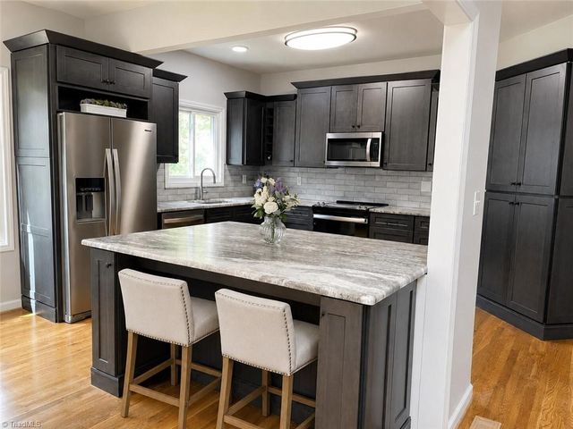2528 Treetop Lane, Winston-salem, NC 27101