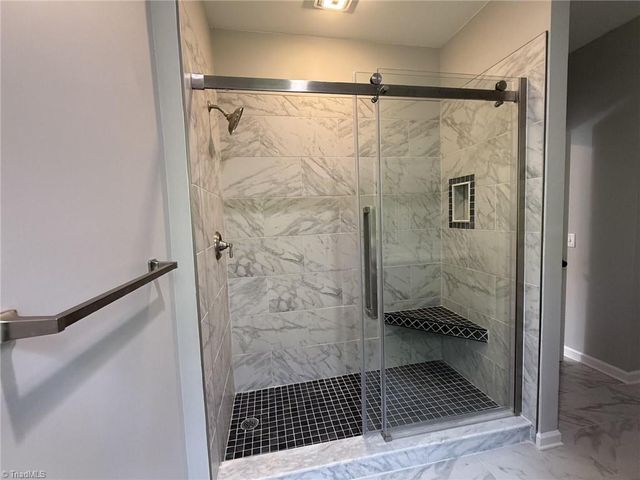 2528 Treetop Lane, Winston-salem, NC 27101