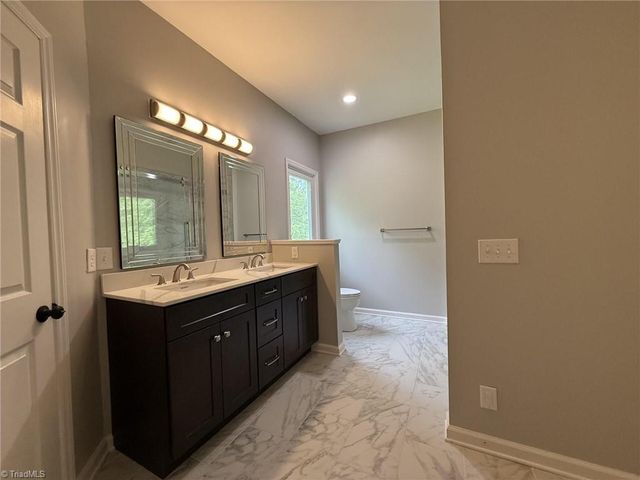 2528 Treetop Lane, Winston-salem, NC 27101