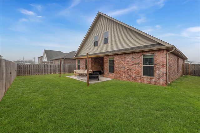 2131 Periwinkle Place, Centerton, AR 72719