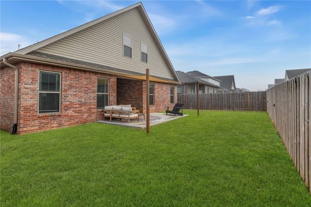 2131 Periwinkle Place, Centerton, AR 72719