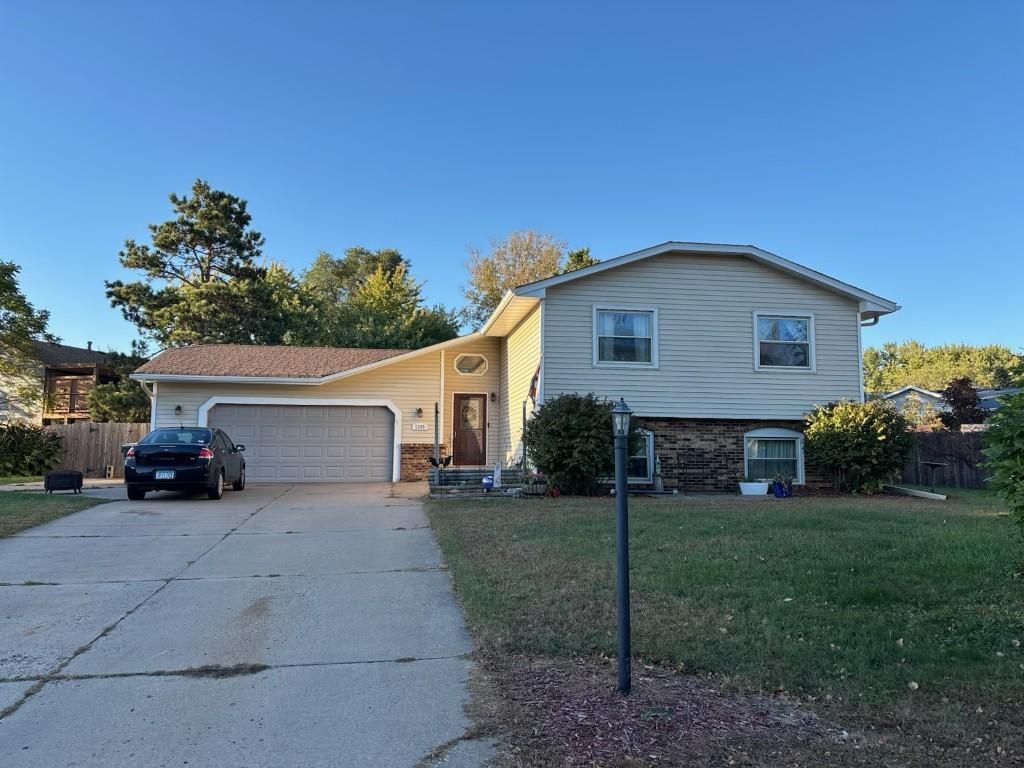 1285 105th Avenue NW, Coon Rapids, MN 55433
