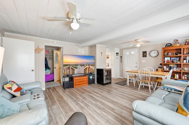 207 5th Ave. N, North Myrtle Beach, SC 29582