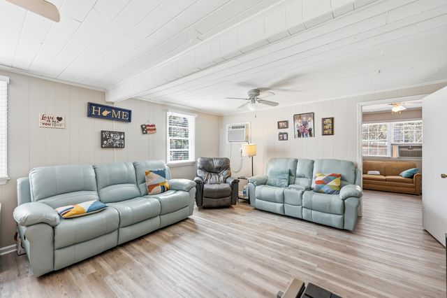 207 5th Ave. N, North Myrtle Beach, SC 29582