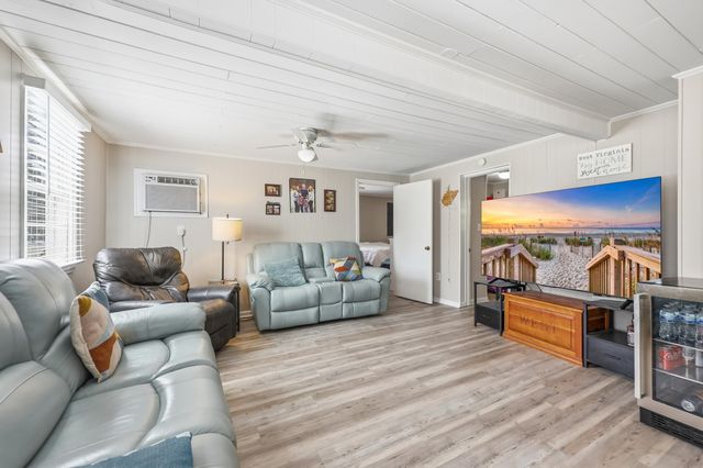 207 5th Ave. N, North Myrtle Beach, SC 29582