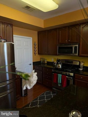 6811 HAMPTON BAY LN, Gainesville, VA 20155