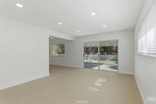 916 Alandale Avenue, Bakersfield, CA 93308