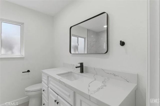 916 Alandale Avenue, Bakersfield, CA 93308