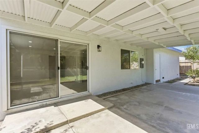 916 Alandale Avenue, Bakersfield, CA 93308