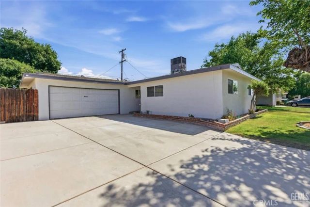 916 Alandale Avenue, Bakersfield, CA 93308