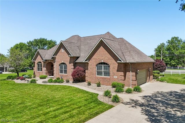 6395 Great Court Circle NW, Massillon, OH 44646