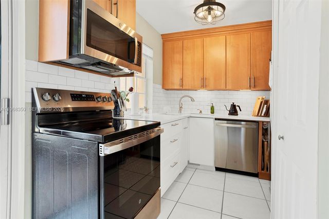 1595 Springside Dr, Weston, FL 33326