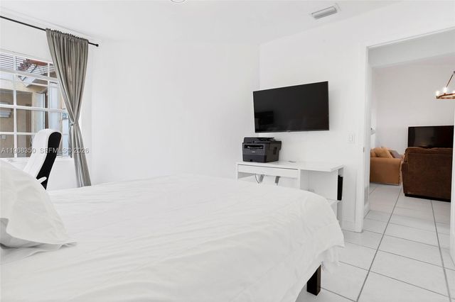 1595 Springside Dr, Weston, FL 33326