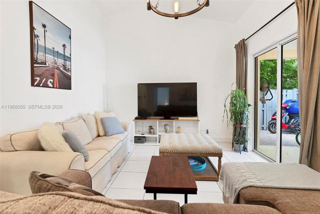 1595 Springside Dr, Weston, FL 33326