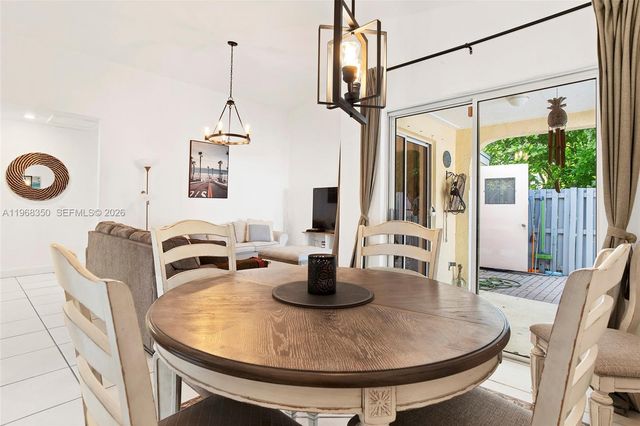 1595 Springside Dr, Weston, FL 33326