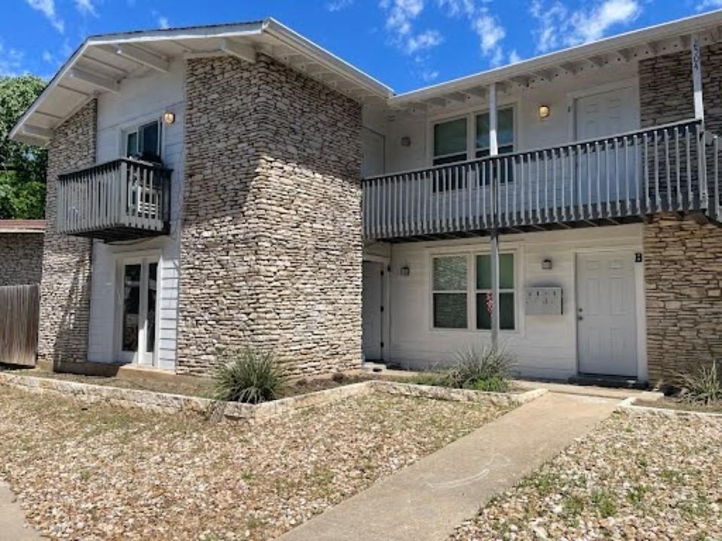 2504 Manor CIR A, Austin, TX 78723