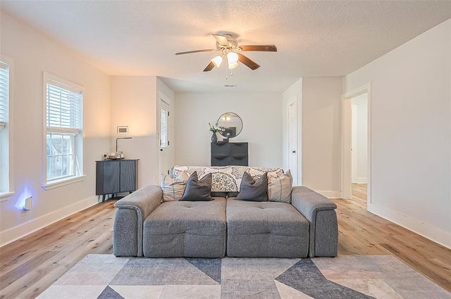 226 Highway 90 E, Sealy, TX 77474