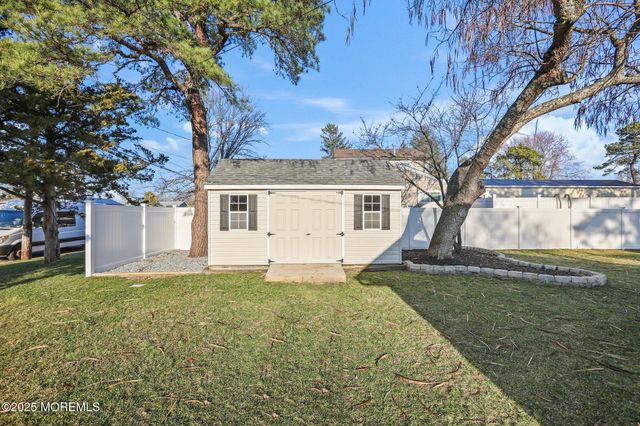 222 Elmwood Court, Brick, NJ 08723