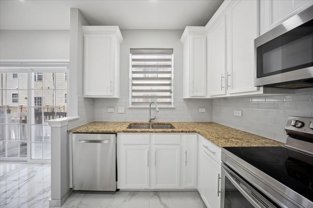 1244 Evergreen Avenue, Des Plaines, IL 60016