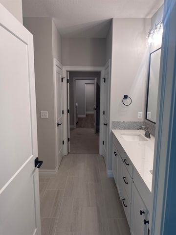 620 E Park Place, Andover, KS 67002