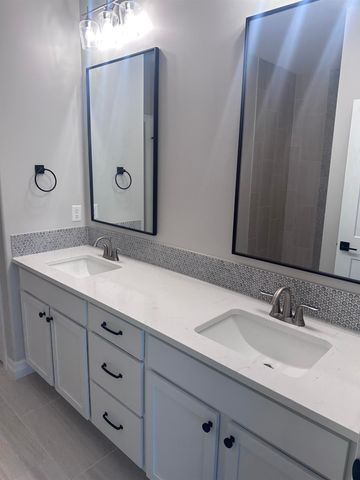 620 E Park Place, Andover, KS 67002