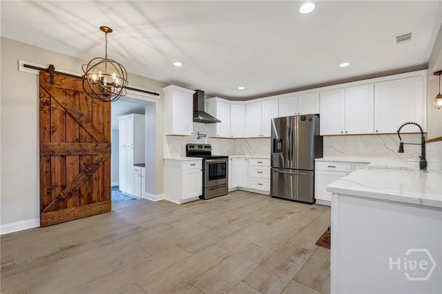 401 E 64th Street, Savannah, GA 31405