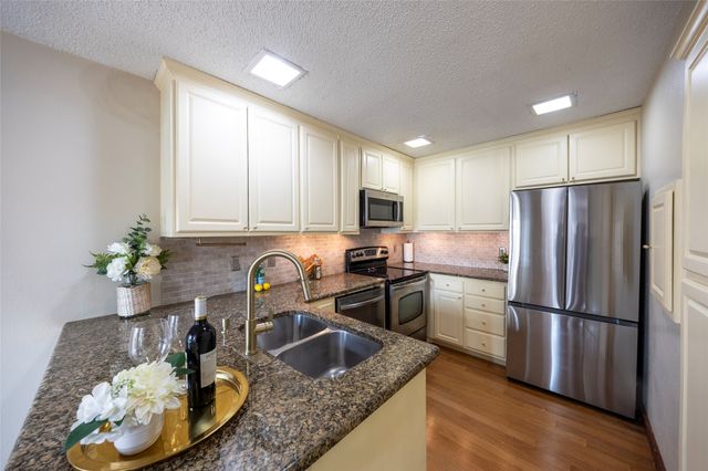 4242 N Capistrano Drive 106, Dallas, TX 75287