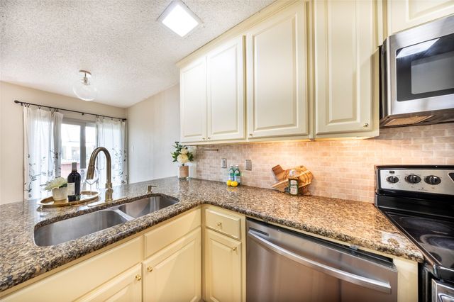 4242 N Capistrano Drive 106, Dallas, TX 75287