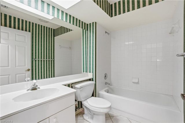 1032 Manor Lake DR # D204, Naples, FL 34110