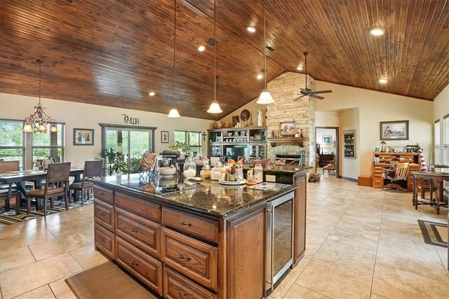 130 County Road 102, George West, TX 78022