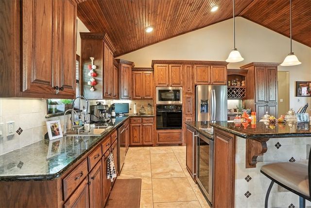 130 County Road 102, George West, TX 78022