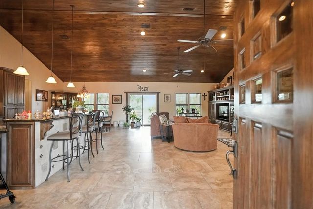 130 County Road 102, George West, TX 78022