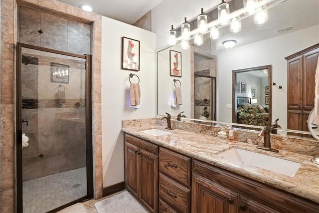 130 County Road 102, George West, TX 78022