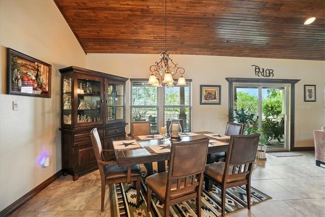 130 County Road 102, George West, TX 78022