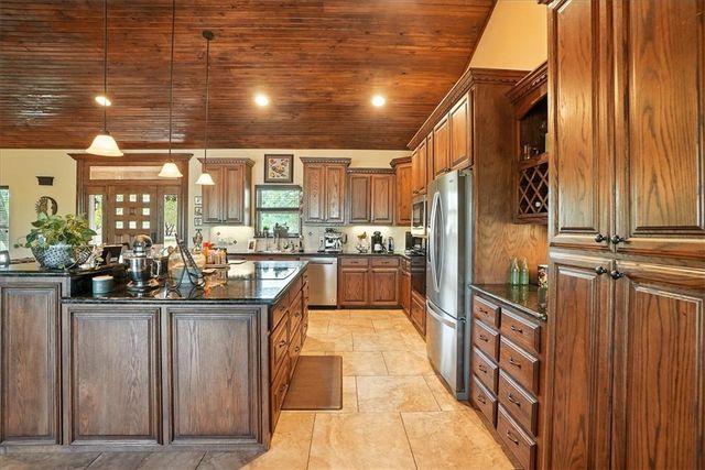 130 County Road 102, George West, TX 78022