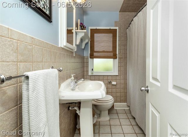 2380 Chestnut Street, Ferndale, MI 48220