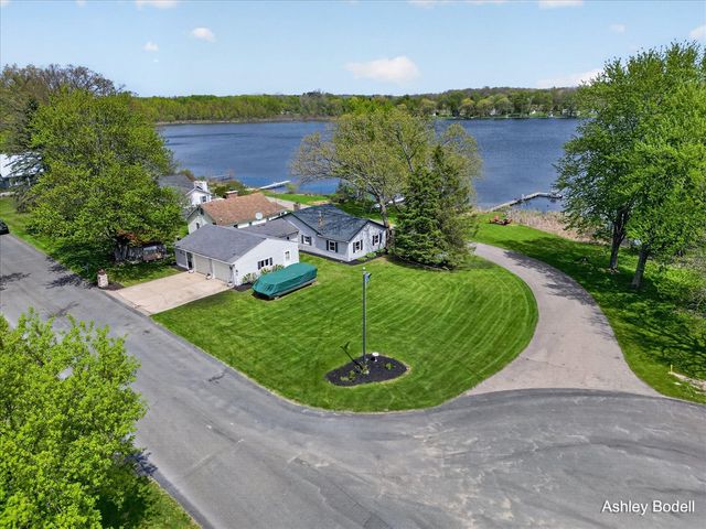 3880 Bell Lake Drive, Ada, MI 49301
