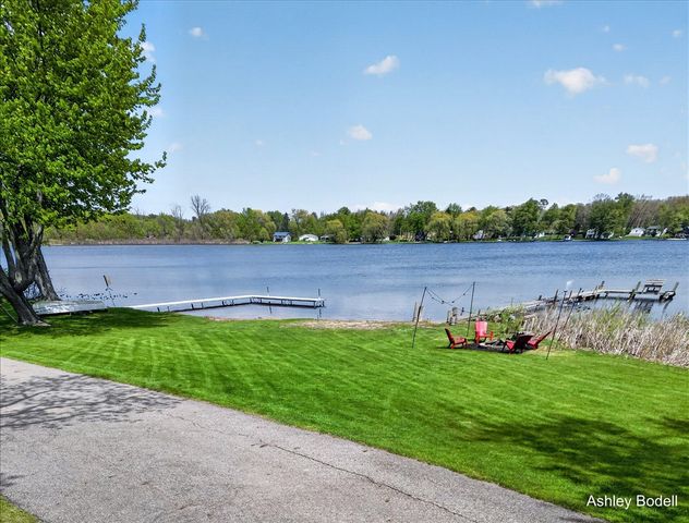 3880 Bell Lake Drive, Ada, MI 49301