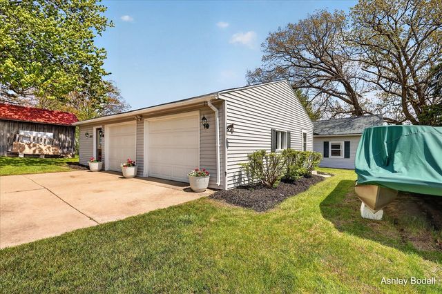 3880 Bell Lake Drive, Ada, MI 49301