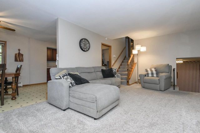 W276N1606 Spring Creek DRIVE, Pewaukee, WI 53072