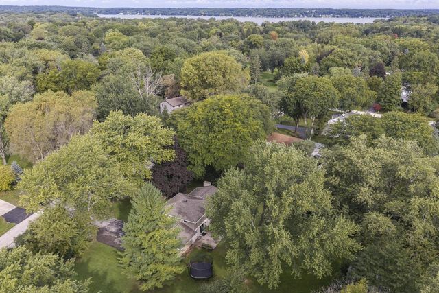 W276N1606 Spring Creek DRIVE, Pewaukee, WI 53072