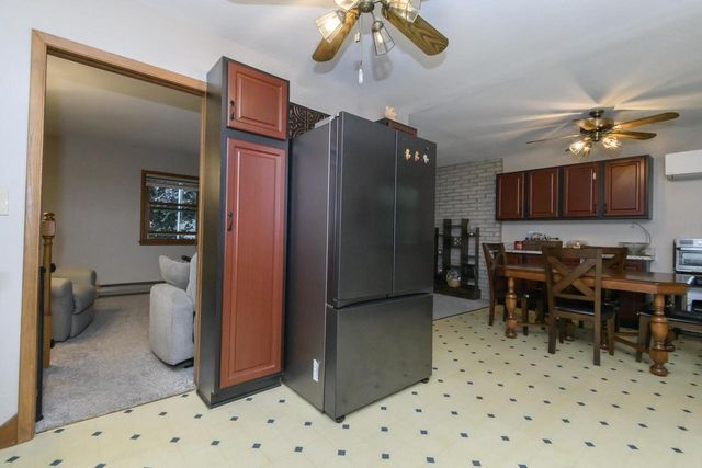 W276N1606 Spring Creek DRIVE, Pewaukee, WI 53072
