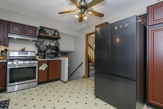 W276N1606 Spring Creek DRIVE, Pewaukee, WI 53072