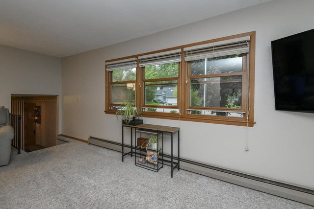 W276N1606 Spring Creek DRIVE, Pewaukee, WI 53072